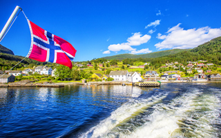 Wat is de beste reistijd voor een vakantie naar het Hardangerfjord in Noorwegen?
